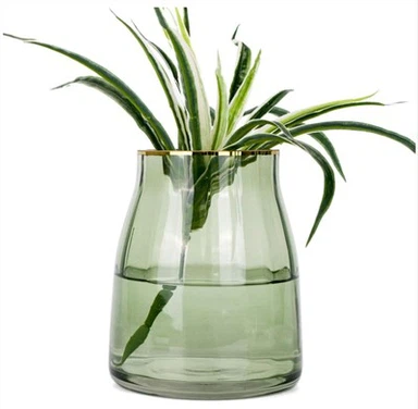 Steklena vaza za jedilno mizo
