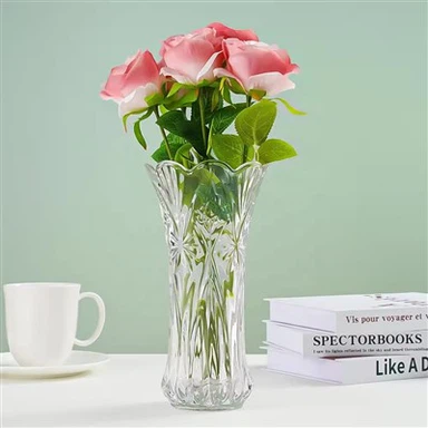 Osrednja steklena vaza za rože